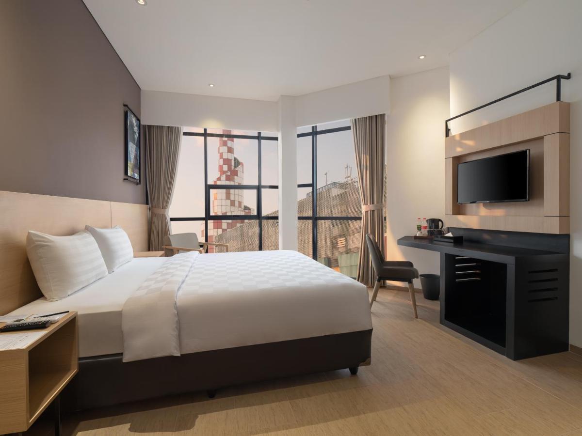 Hotel 88 Blok M Jakarta By Wh Экстерьер фото