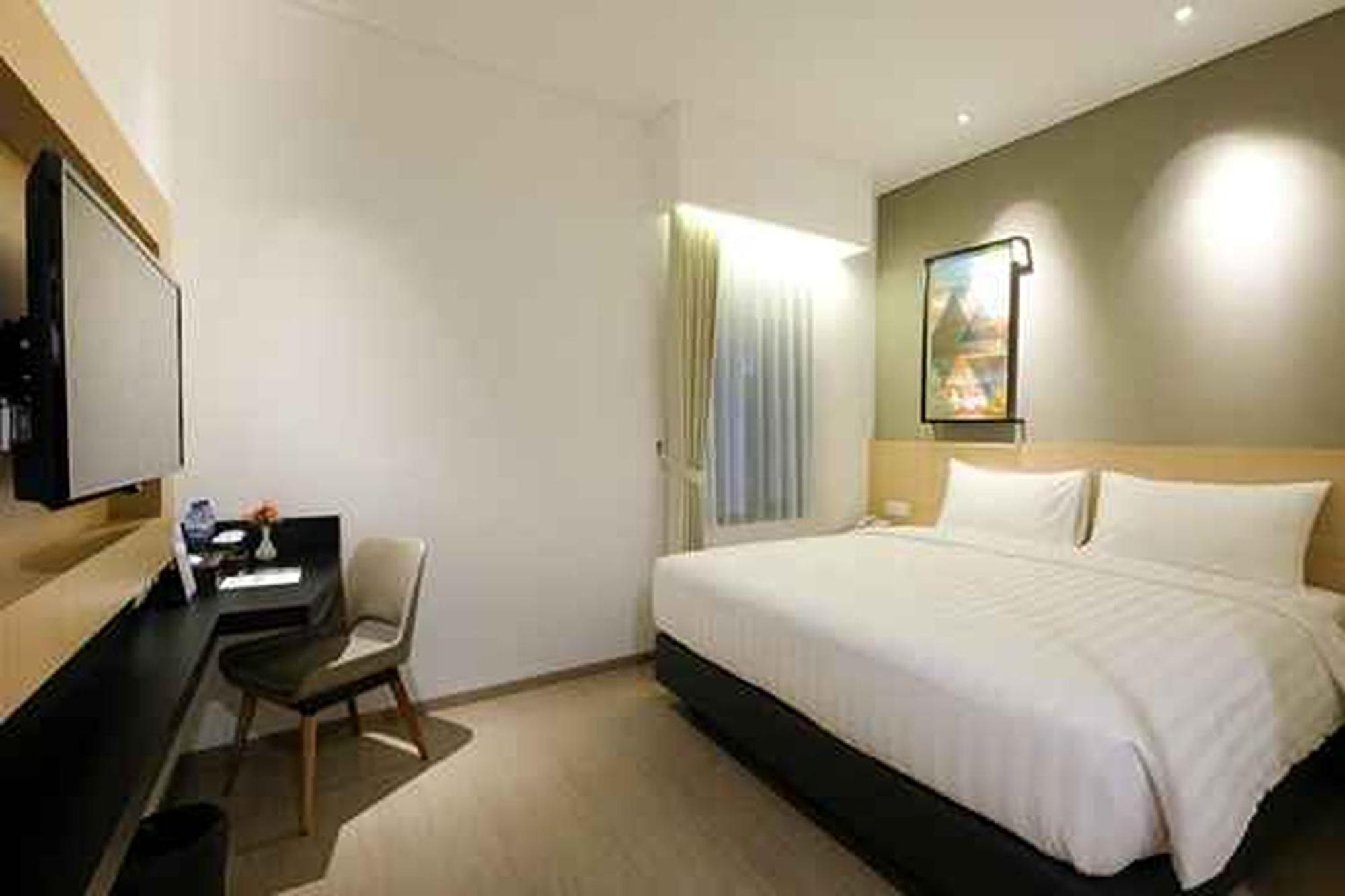 Hotel 88 Blok M Jakarta By Wh Экстерьер фото
