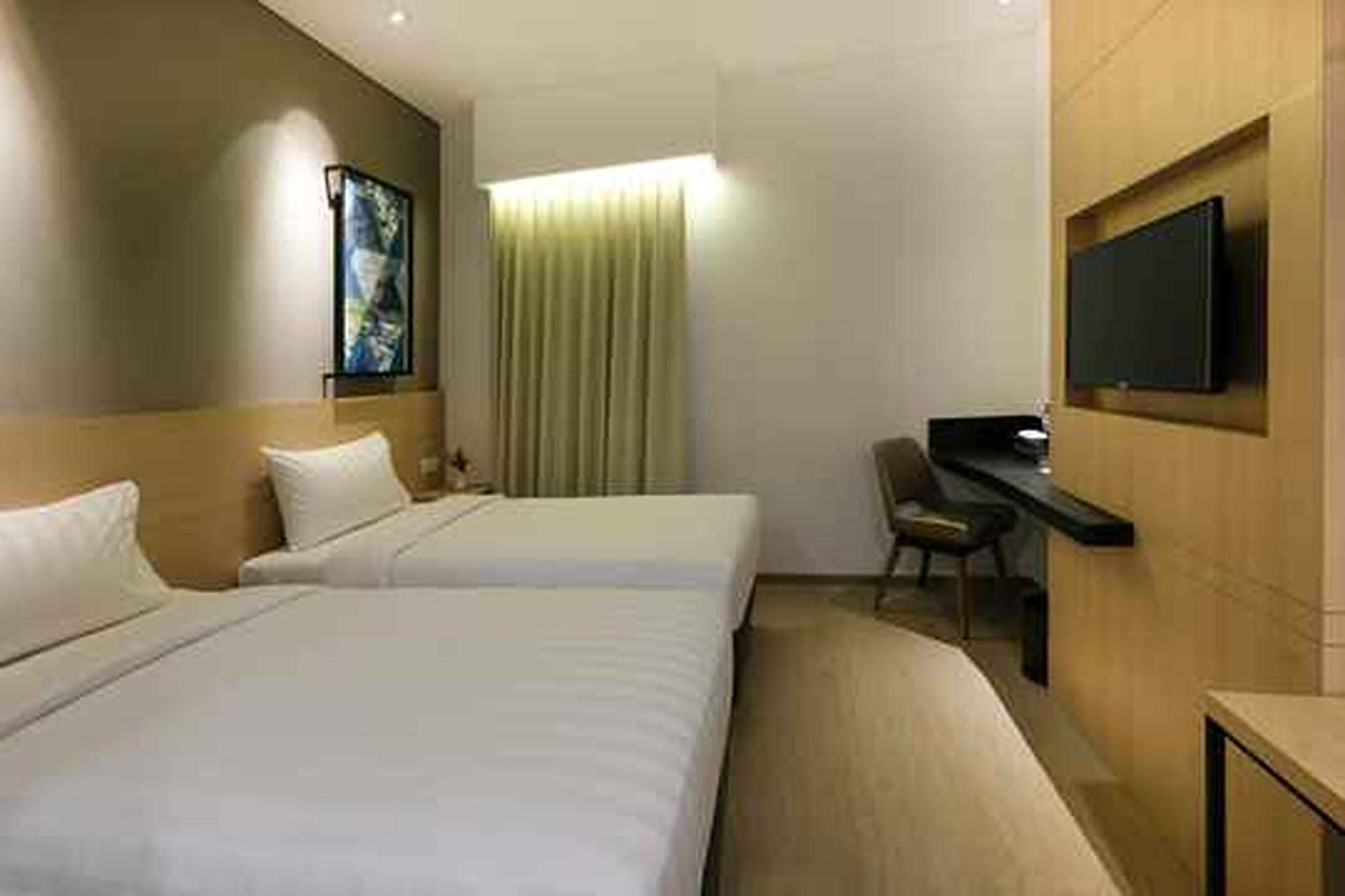 Hotel 88 Blok M Jakarta By Wh Экстерьер фото