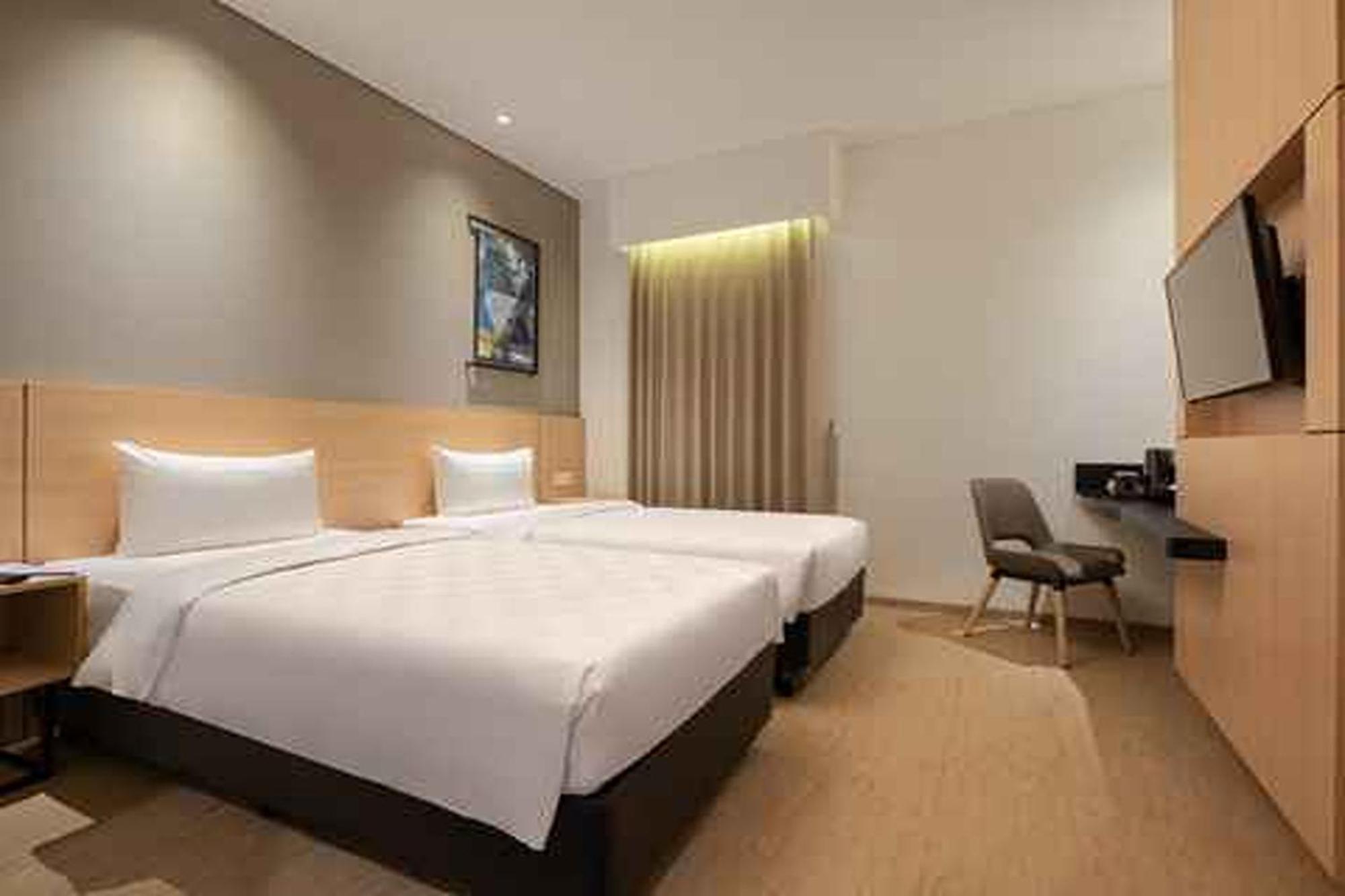 Hotel 88 Blok M Jakarta By Wh Экстерьер фото